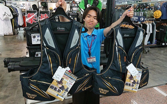 美品✨大人気❣️がまかつ フローティングベスト Mサイズ 高機能 釣り ベスト 福岡店 [釣具のキャスティング]